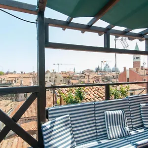 rooftop-terrace-penthouse-with-360-views-of-venice-venice5th.hotelinveneto.com/